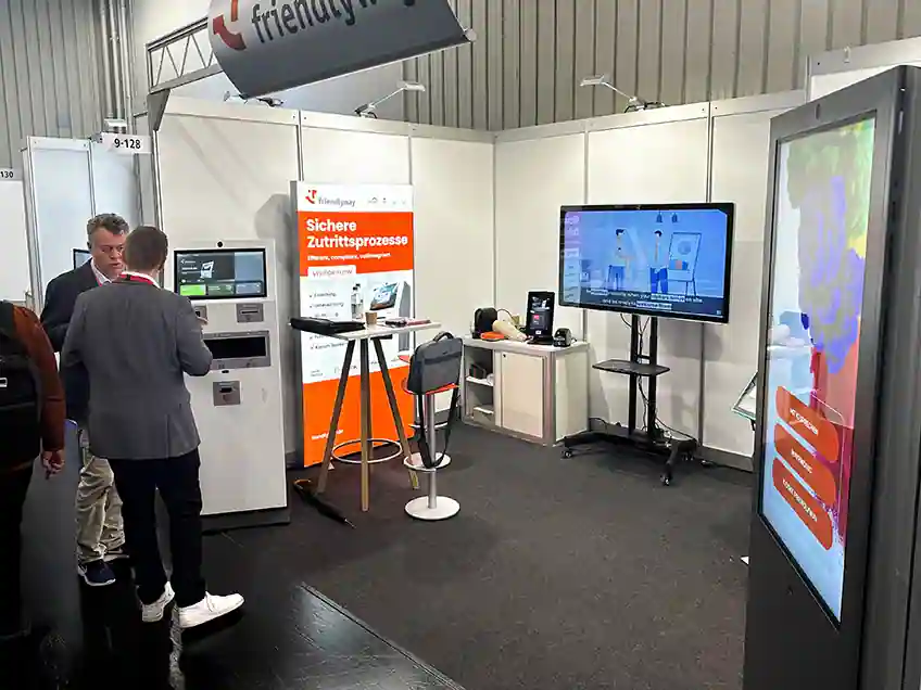 Unser Messestand von der Seitenperspektive