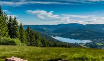 Information, Inspiration, Service vor Ort: Interaktive Terminals mit Videotelefonie, digitalen Services und Navigation für die Tourismusregion Hochschwarzwald