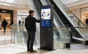 Digitale Besucherlenkung durch Wayfinding-Infoscreens und Kiosk-Systeme