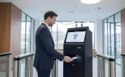 Wie funktioniert ein Self-Check-in-Automat?