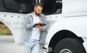 Digitale Sicherheitsunterweisung für Lkw-Fahrer in der Logistik